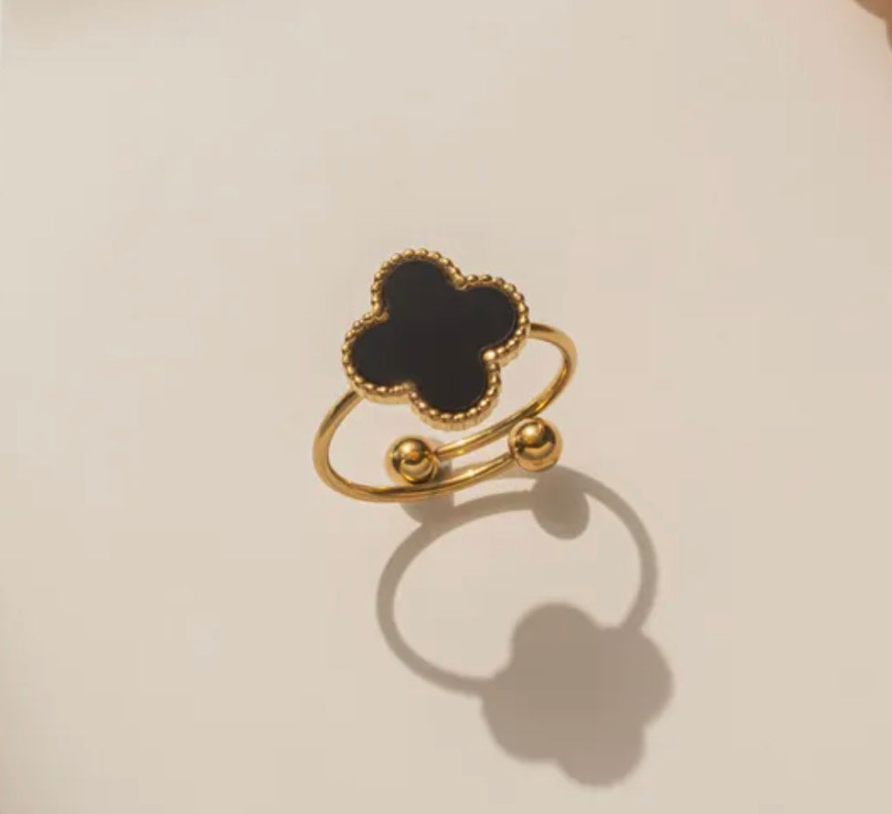 Clover Ring