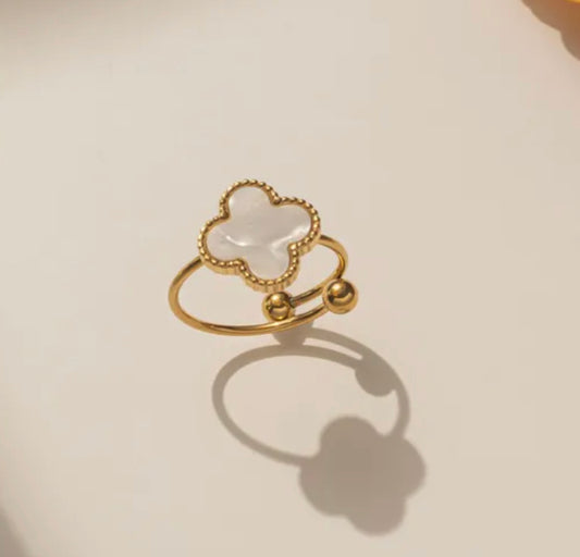 Clover Ring